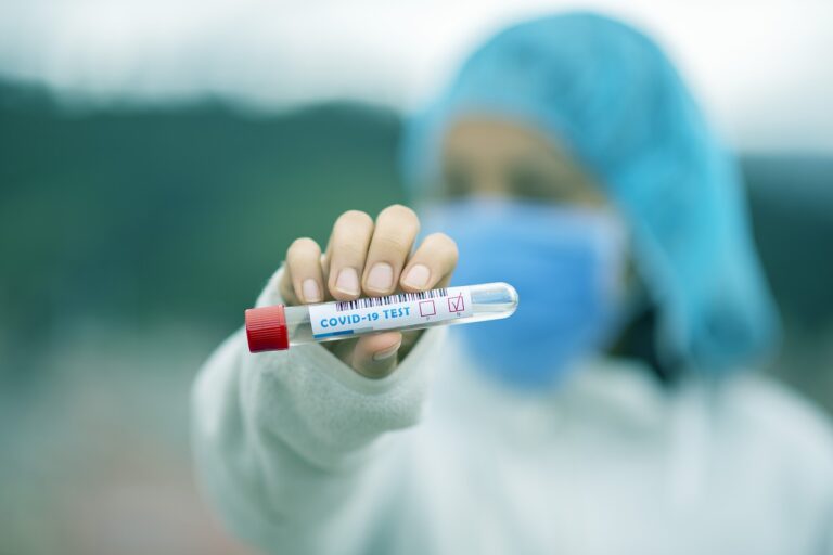 Testy najlepszym sposobem kontroli nad pandemią