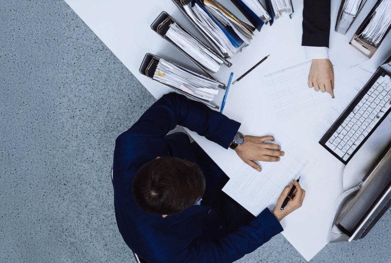 Państwo w roli krawca, który tnie, ale nie szyje